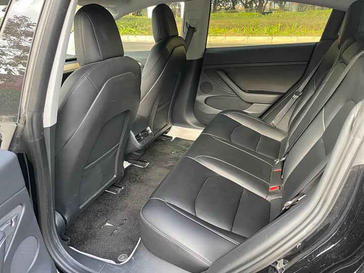 Фото 9 - Tesla Model 3