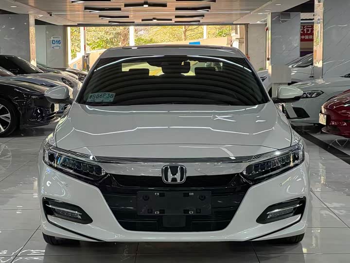 Фото 2 - Honda Accord