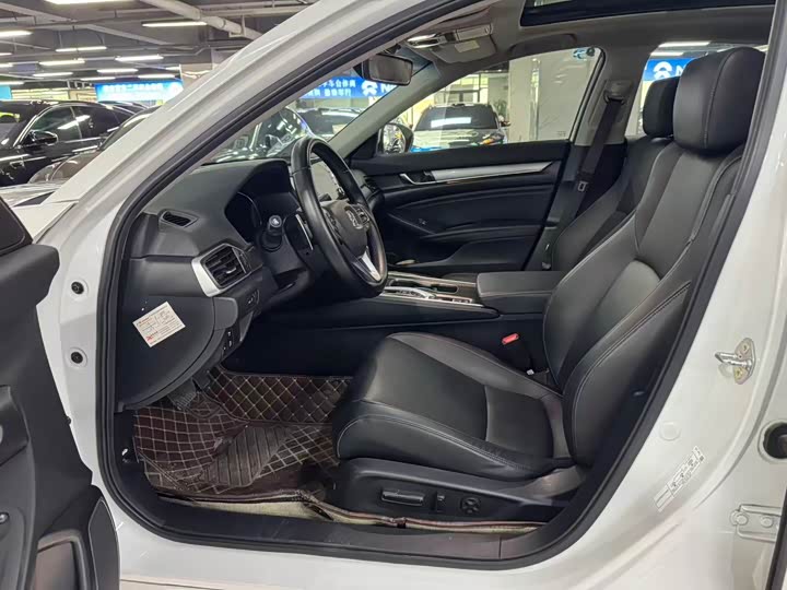 Фото 4 - Honda Accord