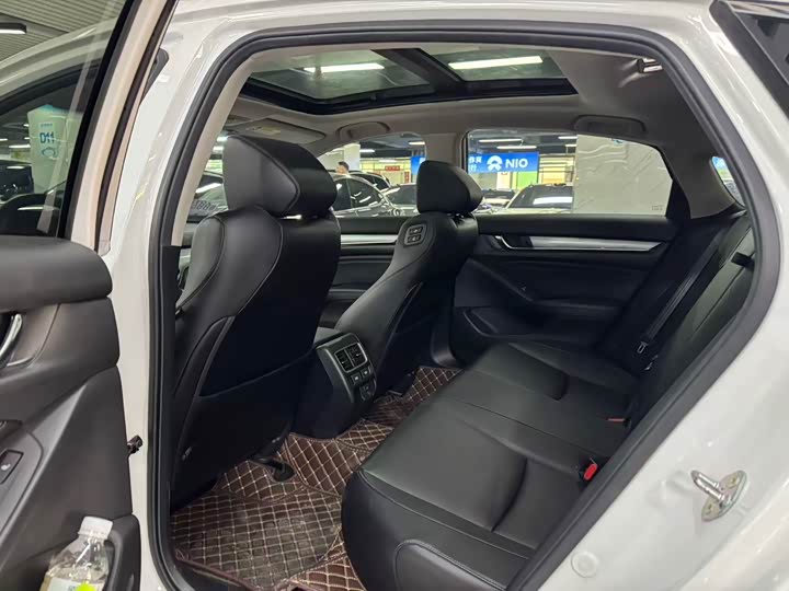 Фото 6 - Honda Accord