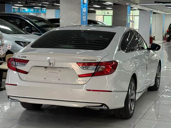 Фото 9 - Honda Accord