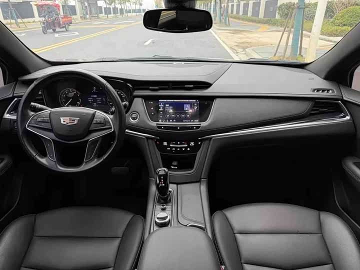 Фото 9 - Cadillac XT5