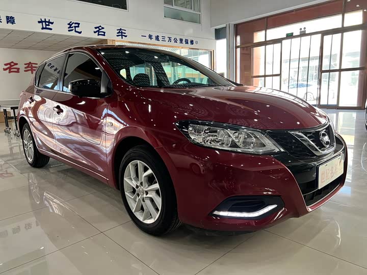 Фото 3 - Nissan Tiida