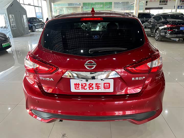 Фото 4 - Nissan Tiida