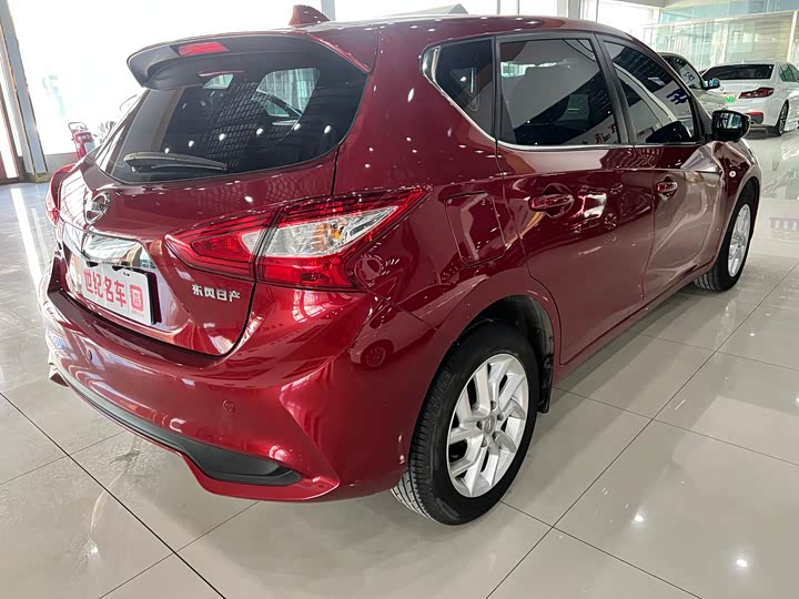 Фото 5 - Nissan Tiida