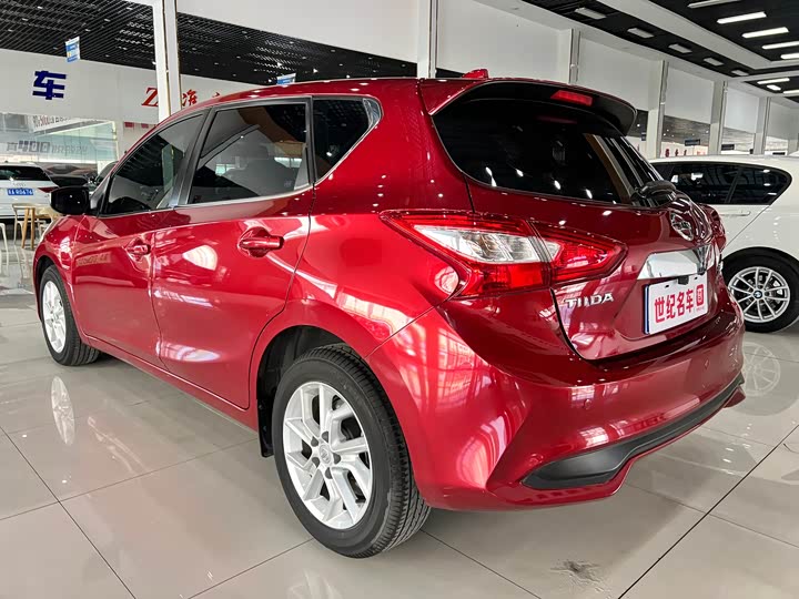 Фото 6 - Nissan Tiida