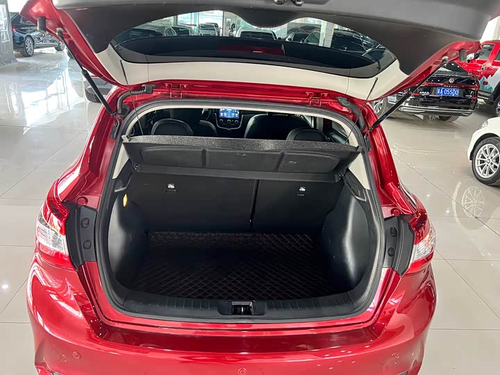 Фото 7 - Nissan Tiida