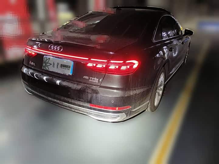 Фото 2 - Audi A8