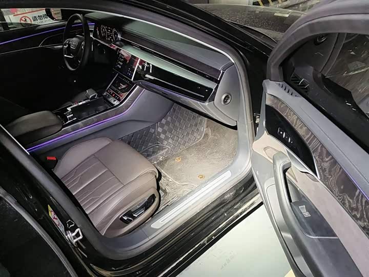 Фото 4 - Audi A8