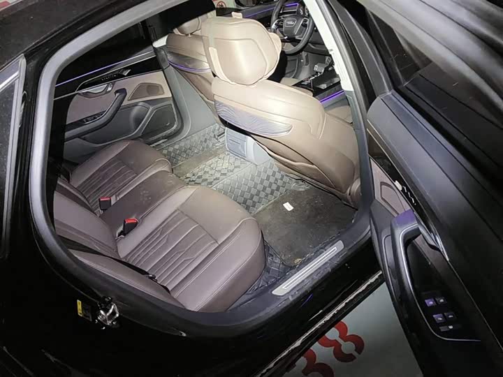 Фото 5 - Audi A8