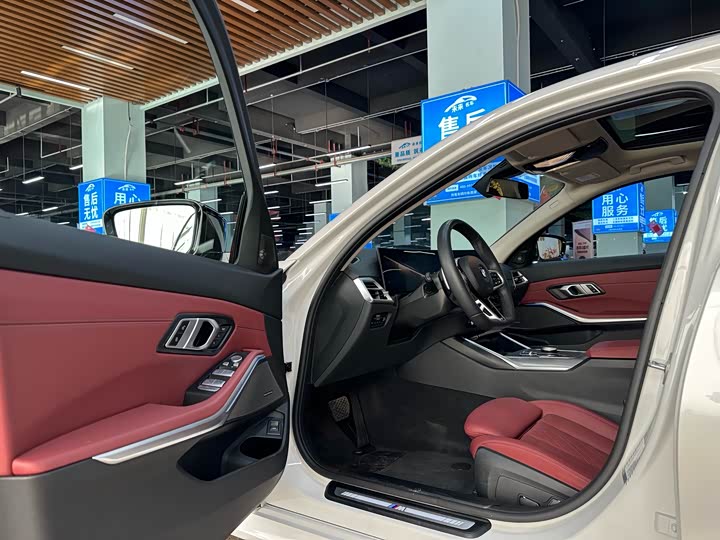 Photo 4 - BMW 3 Series