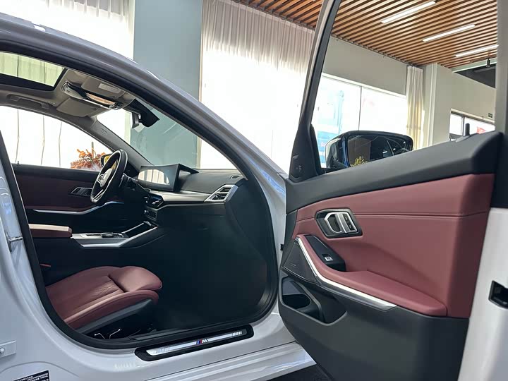 Photo 7 - BMW 3 Series