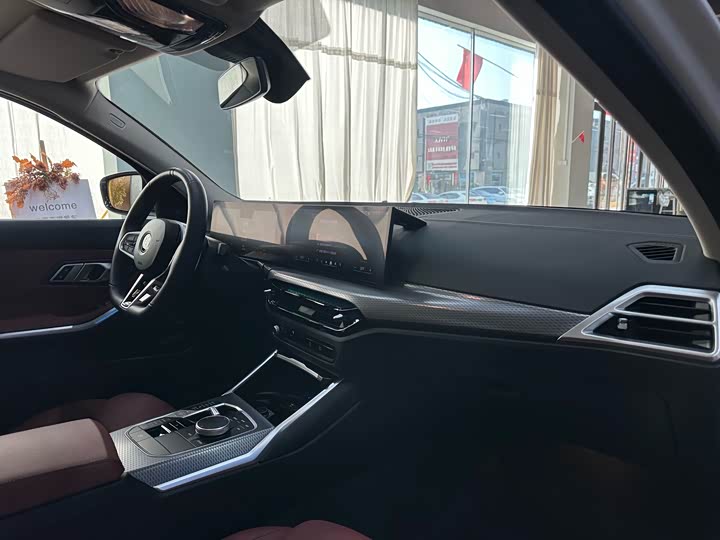 Photo 8 - BMW 3 Series