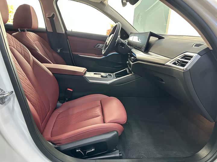 Photo 9 - BMW 3 Series