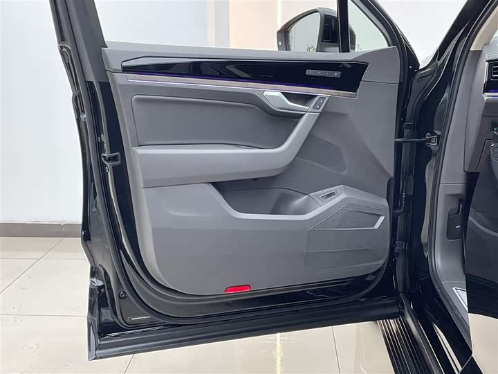 Фото 9 - Volkswagen Touareg