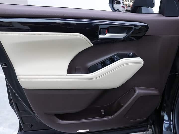 Фото 5 - Toyota Highlander