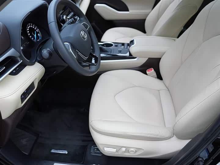 Фото 6 - Toyota Highlander