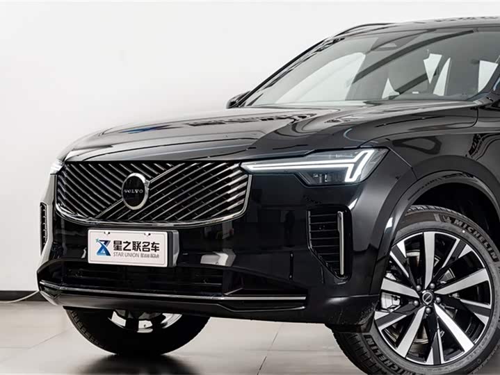 Фото 3 - Volvo XC90