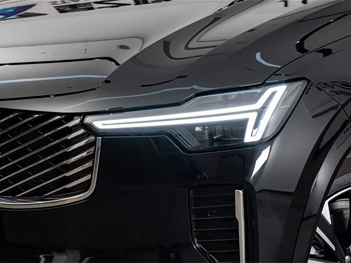 Фото 4 - Volvo XC90