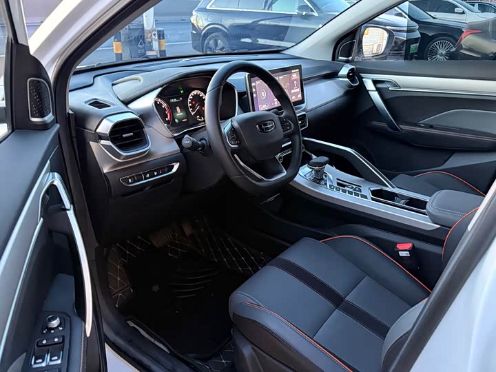 Фото 4 - Geely Coolray