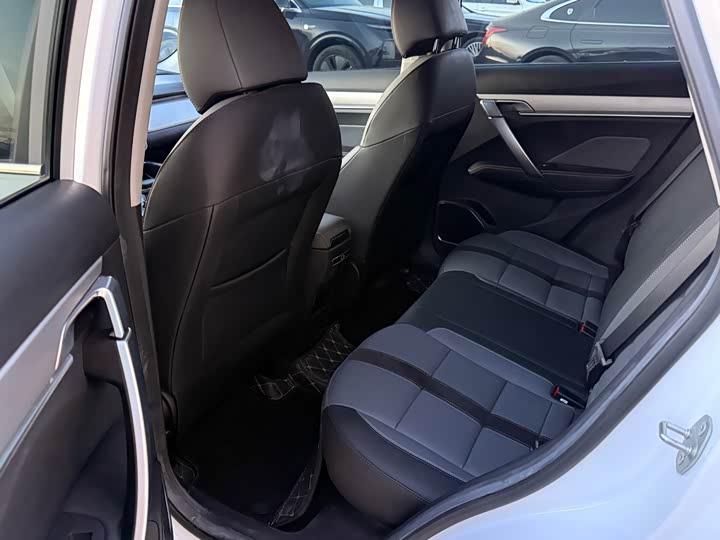 Фото 5 - Geely Coolray