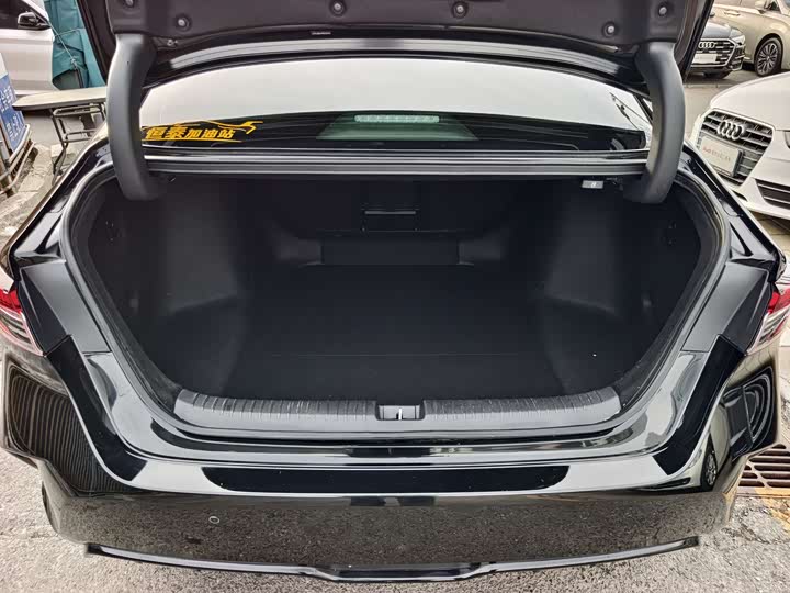 Фото 5 - Honda Inspire