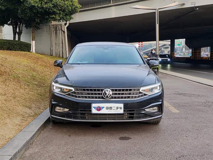 Фото 2 - Volkswagen Magotan