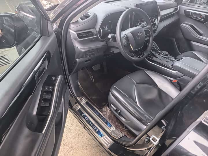 Фото 4 - Toyota Highlander