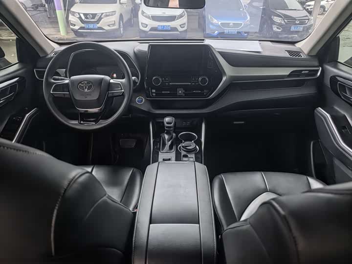 Фото 8 - Toyota Highlander