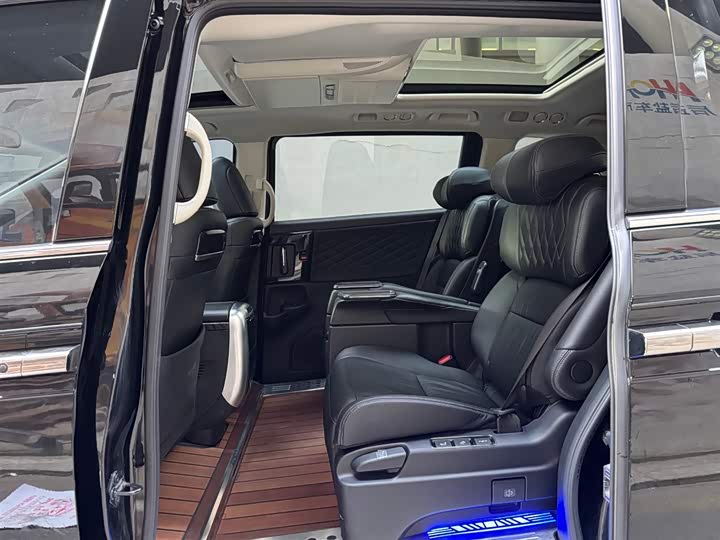 Фото 8 - Honda Elysion