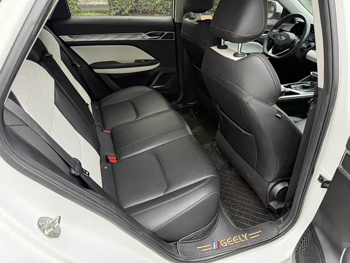 Фото 6 - Geely Emgrand L