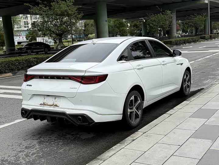 Фото 9 - Geely Emgrand L