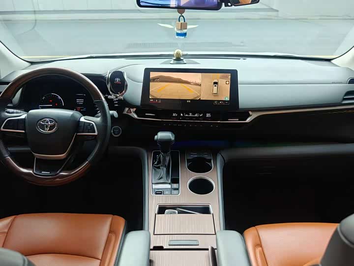 Фото 7 - Toyota Sienna