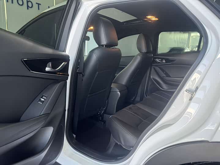 Фото 6 - Mazda CX-4