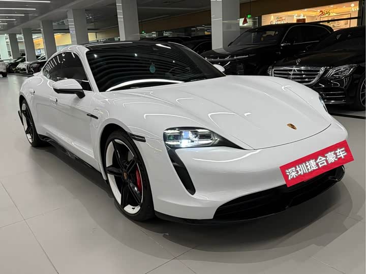 Photo 3 - Porsche Taycan