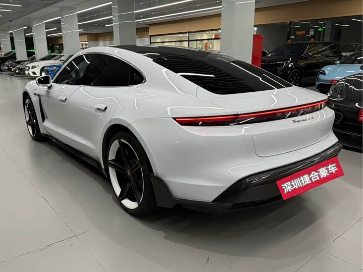 Photo 4 - Porsche Taycan