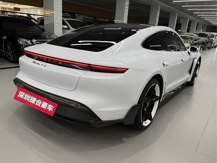 Photo 6 - Porsche Taycan