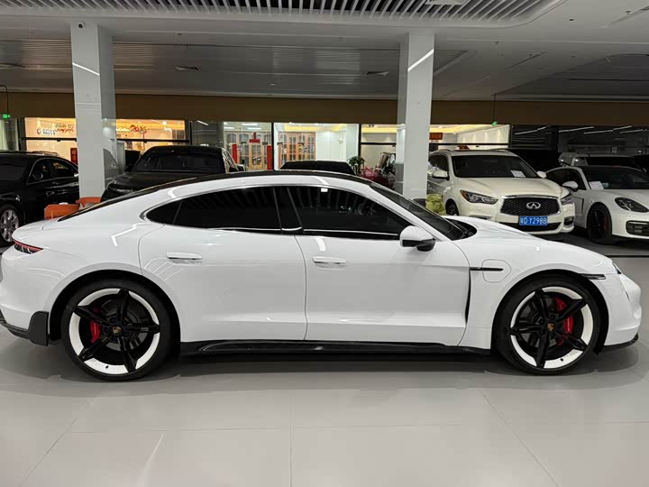 Photo 7 - Porsche Taycan