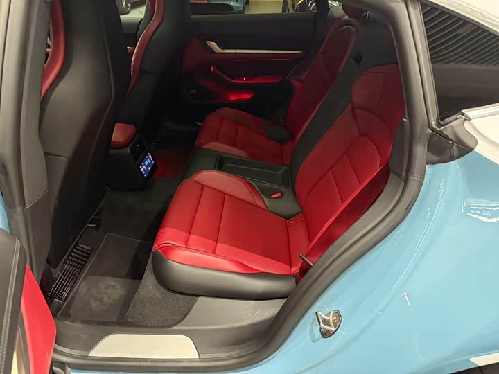 Photo 9 - Porsche Taycan