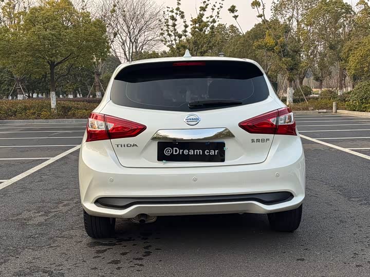 Фото 4 - Nissan Tiida