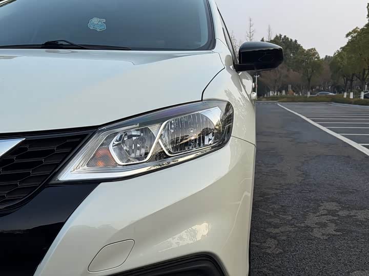 Фото 6 - Nissan Tiida