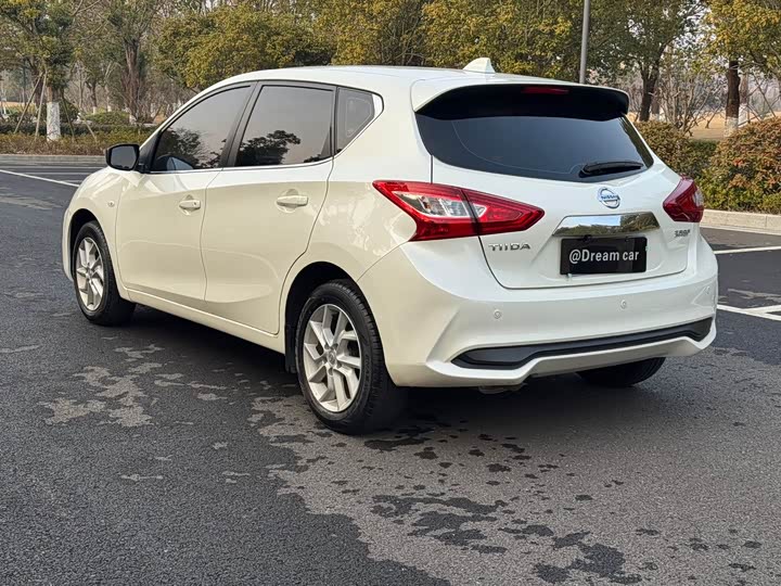 Фото 8 - Nissan Tiida