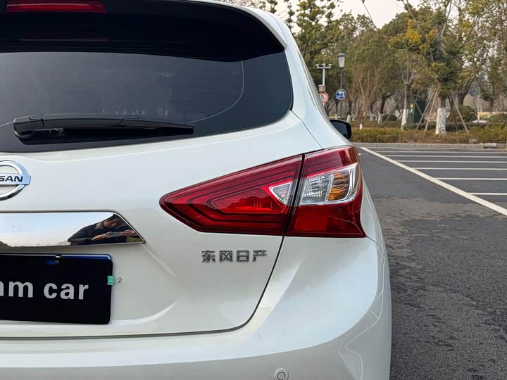 Фото 9 - Nissan Tiida