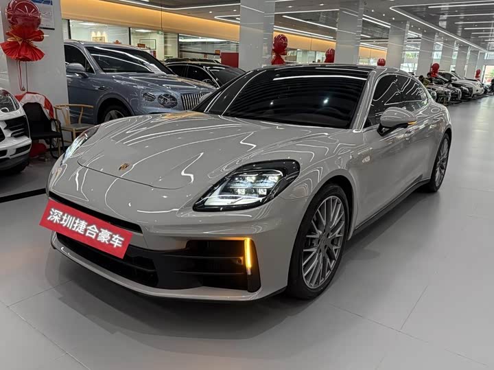 Фото 1 - Porsche Panamera