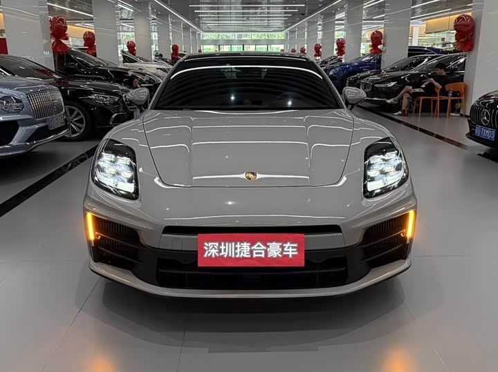 Фото 2 - Porsche Panamera