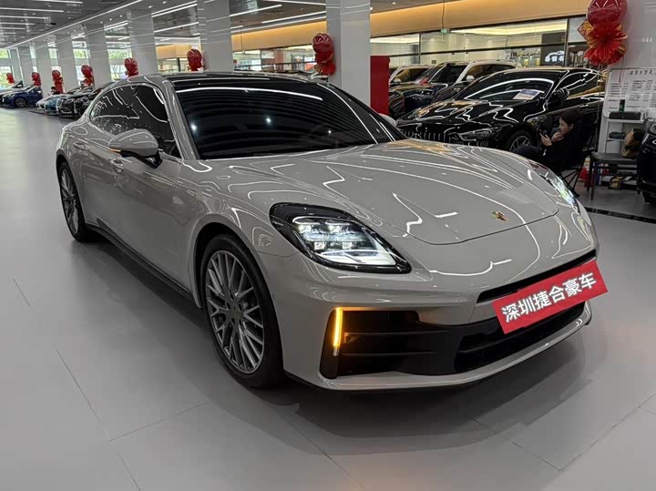 Фото 3 - Porsche Panamera