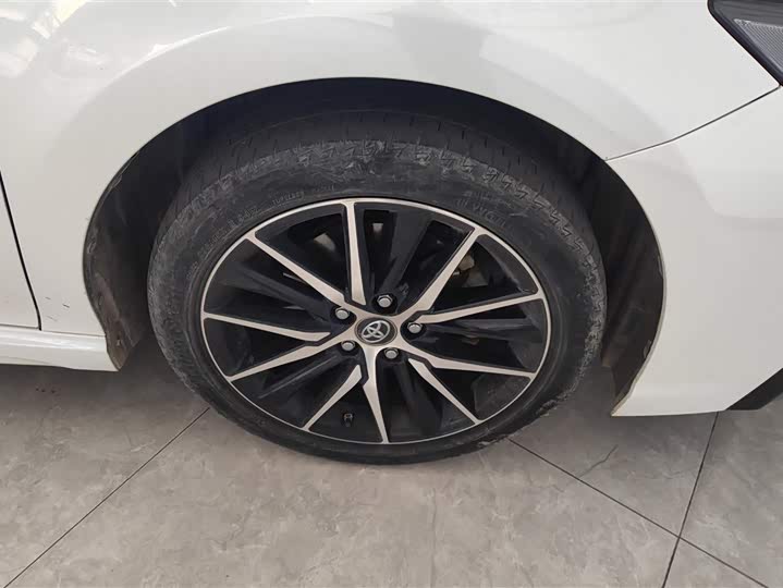 Фото 6 - Toyota Camry