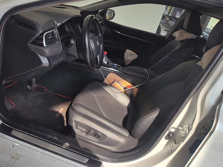 Фото 9 - Toyota Camry