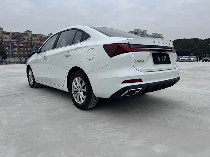 Фото 8 - Roewe i5