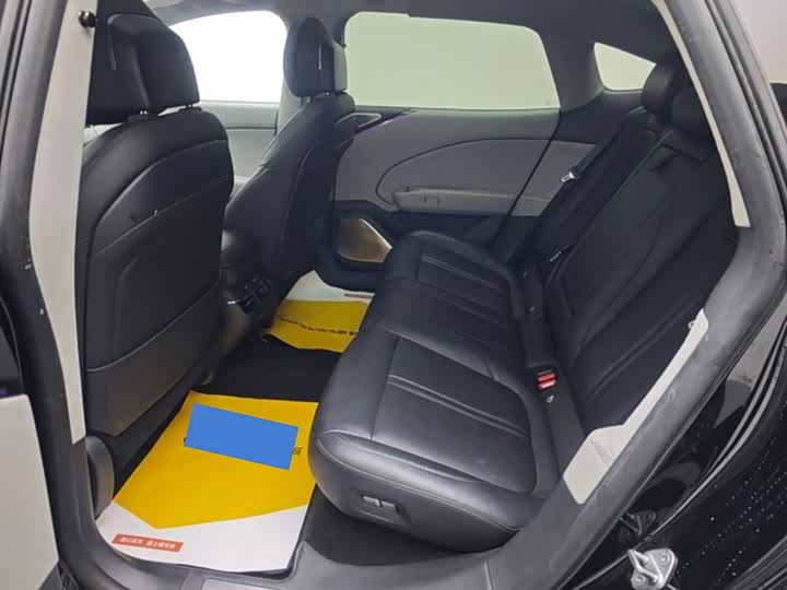 Фото 9 - Zeekr 007